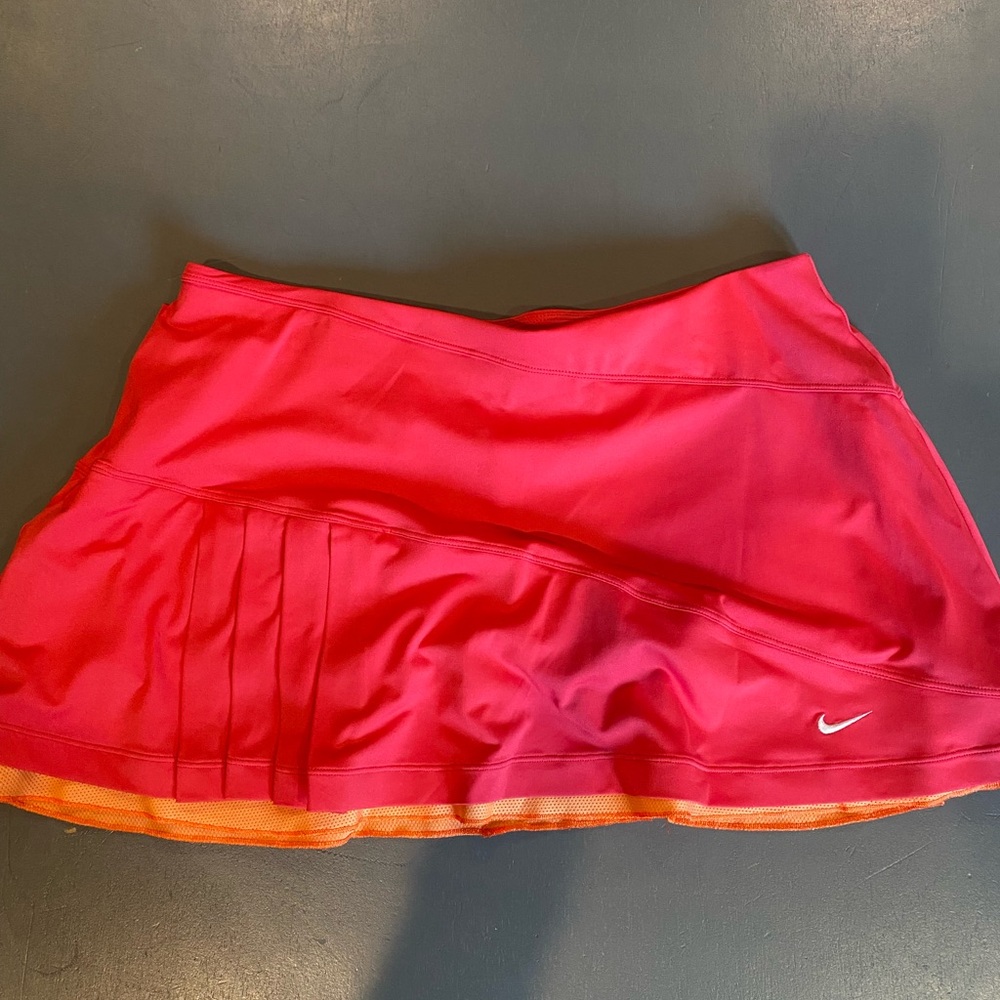 Nike dri fit Women's coral skort - size L